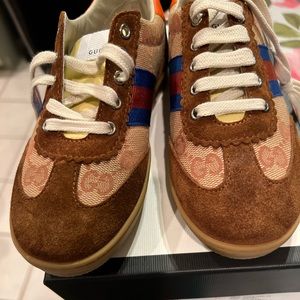 NEW Gucci Boys Sneaker Leather Gg Cloud sz 12. Comes with duster